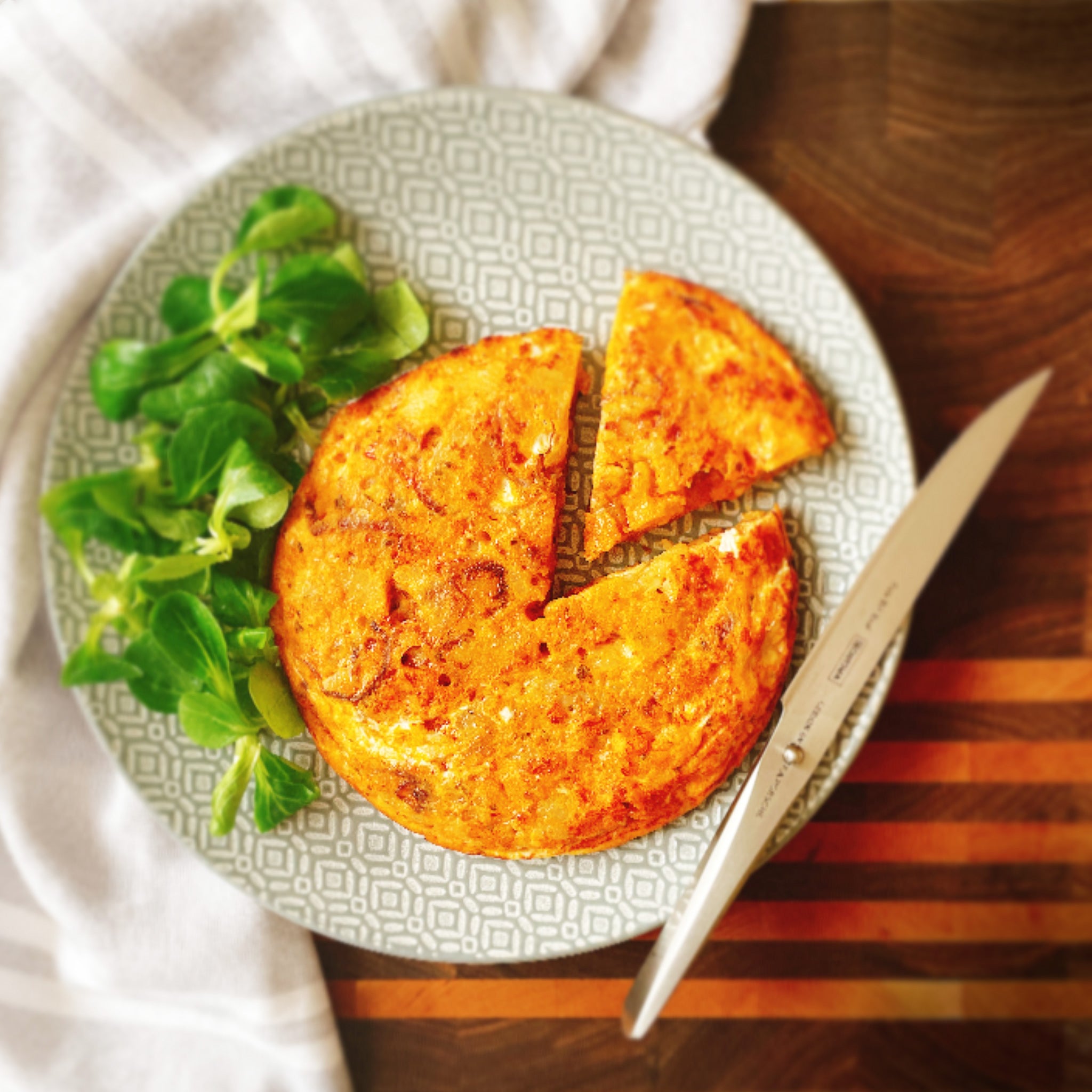 http://gopesto.co.uk/cdn/shop/articles/pesto-spanish-omelette_c904bd46-fa93-4f95-a251-ef0d94ef832a.jpg?v=1637923928